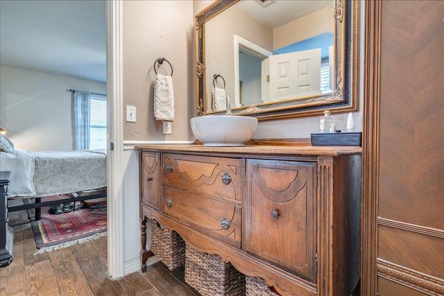 300 Dove Hollow DR, Kyle, TX 78640