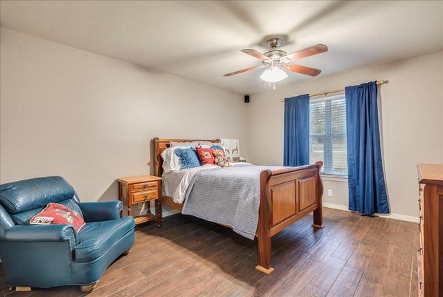 300 Dove Hollow DR, Kyle, TX 78640