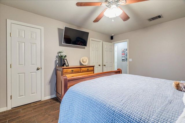 300 Dove Hollow DR, Kyle, TX 78640