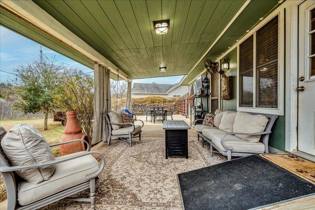 300 Dove Hollow DR, Kyle, TX 78640