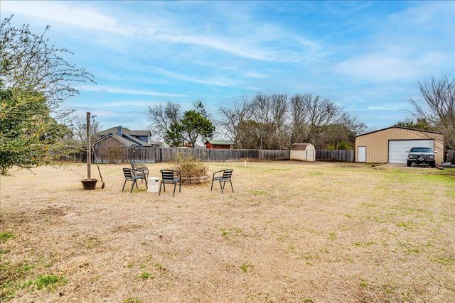 300 Dove Hollow DR, Kyle, TX 78640