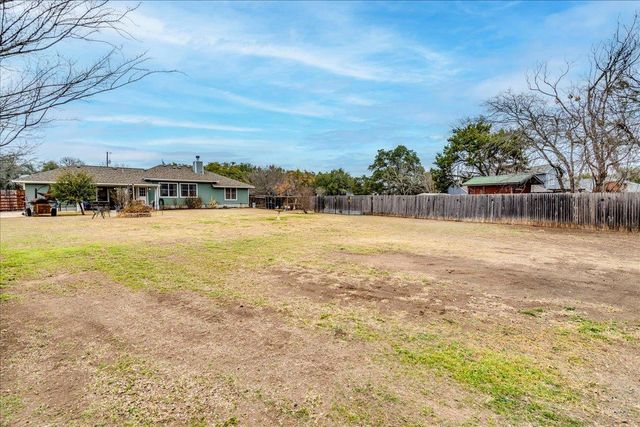 300 Dove Hollow DR, Kyle, TX 78640