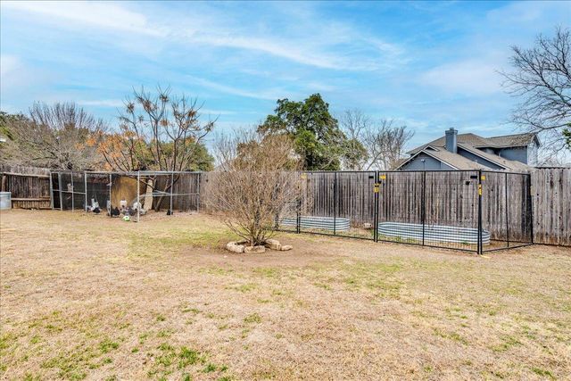 300 Dove Hollow DR, Kyle, TX 78640