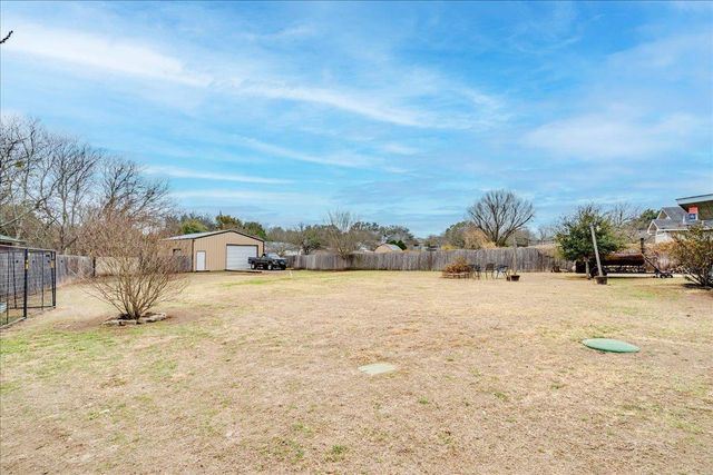 300 Dove Hollow DR, Kyle, TX 78640