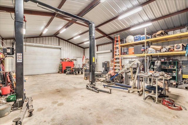 300 Dove Hollow DR, Kyle, TX 78640