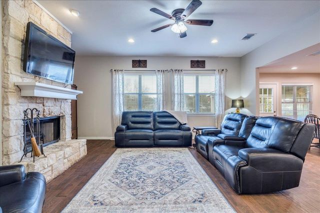 300 Dove Hollow DR, Kyle, TX 78640