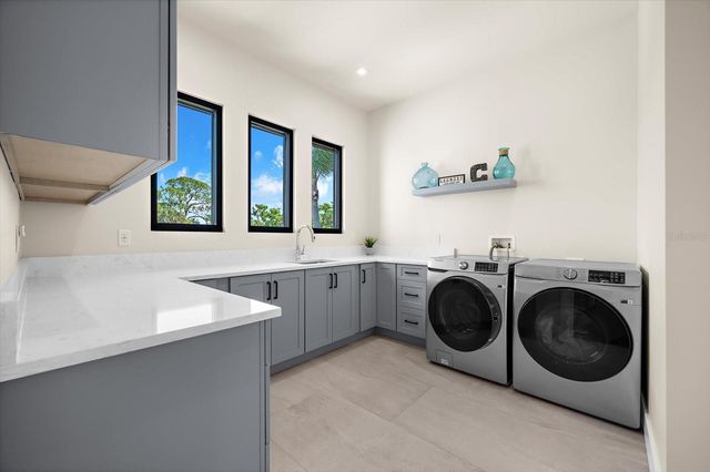 402 HILLSBOROUGH STREET, Palm Harbor, FL 34683