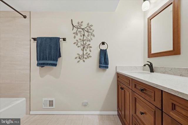 8825 CHARLES HAWKINS WAY, Annandale, VA 22003