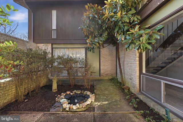 8825 CHARLES HAWKINS WAY, Annandale, VA 22003