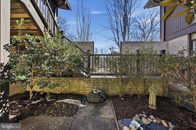 8825 CHARLES HAWKINS WAY, Annandale, VA 22003