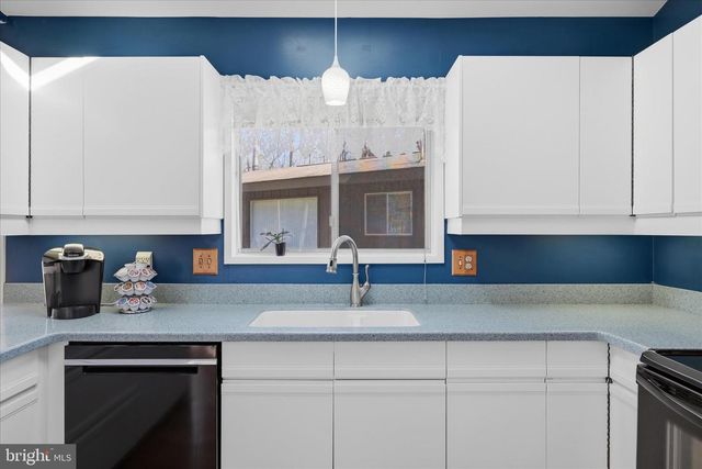 8825 CHARLES HAWKINS WAY, Annandale, VA 22003