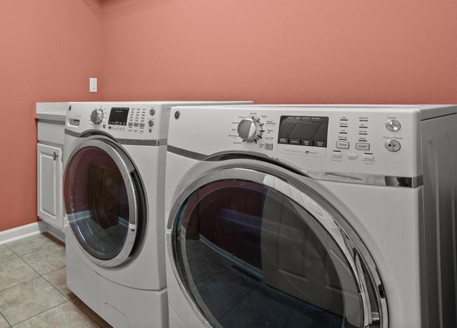 N50W25074 William DRIVE, Pewaukee, WI 53072