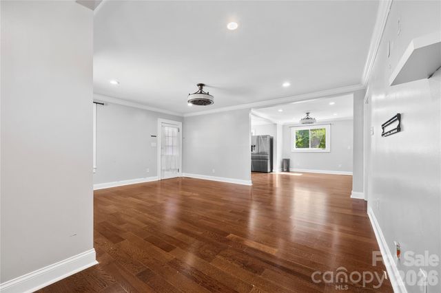 309 S Main Avenue S, Newton, NC 28658
