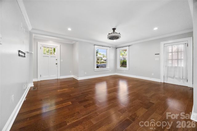 309 S Main Avenue S, Newton, NC 28658