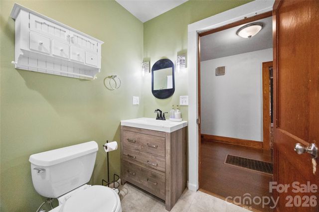 309 S Main Avenue S, Newton, NC 28658