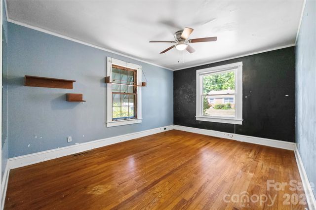 309 S Main Avenue S, Newton, NC 28658