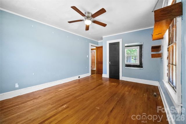 309 S Main Avenue S, Newton, NC 28658