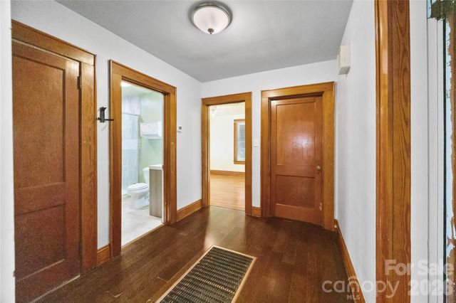 309 S Main Avenue S, Newton, NC 28658