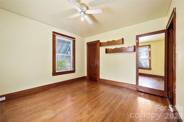 309 S Main Avenue S, Newton, NC 28658