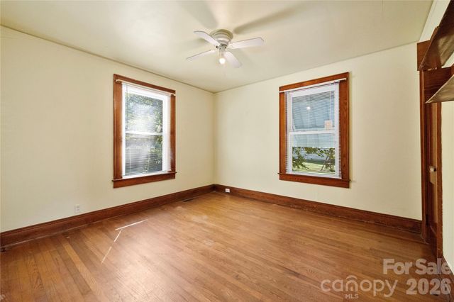 309 S Main Avenue S, Newton, NC 28658