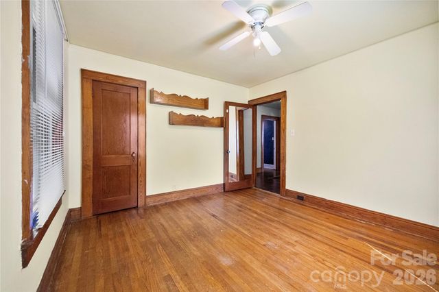 309 S Main Avenue S, Newton, NC 28658