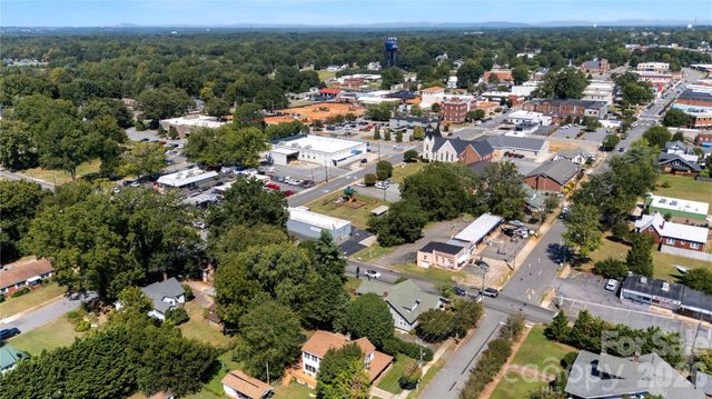 309 S Main Avenue S, Newton, NC 28658