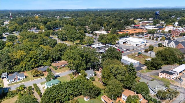 309 S Main Avenue S, Newton, NC 28658
