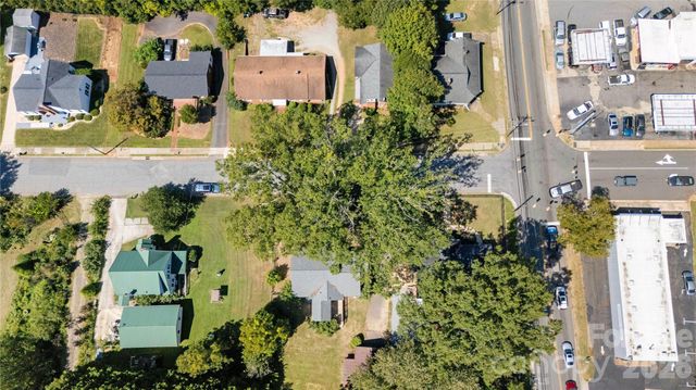 309 S Main Avenue S, Newton, NC 28658