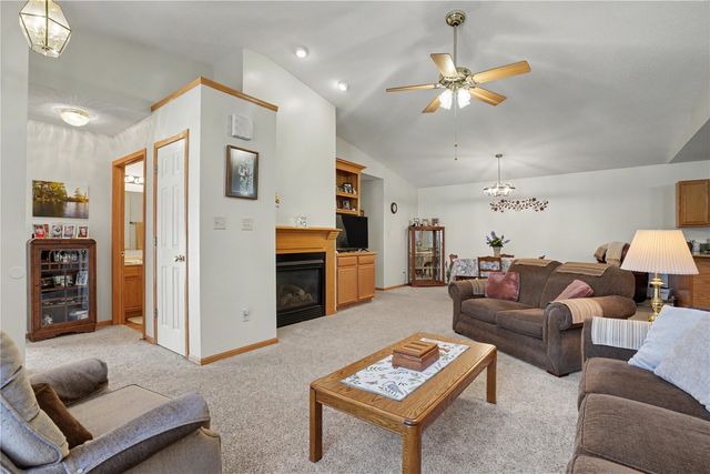 1151 74th Street NE, Cedar Rapids, IA 52402