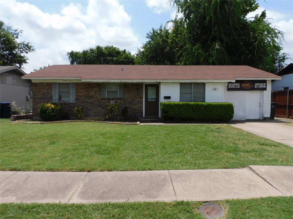 818 Rosewood Hills Drive, Garland, TX 75040