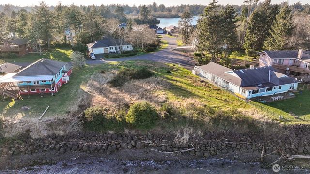 518 Chinook Avenue SE, Ocean Shores, WA 98569