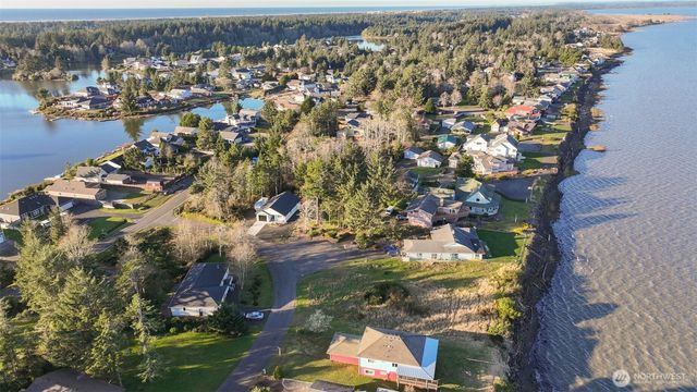 518 Chinook Avenue SE, Ocean Shores, WA 98569