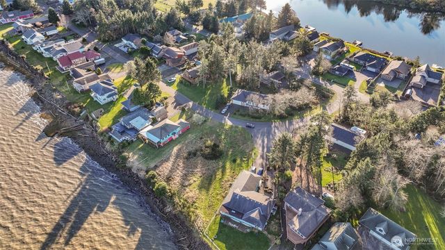 518 Chinook Avenue SE, Ocean Shores, WA 98569
