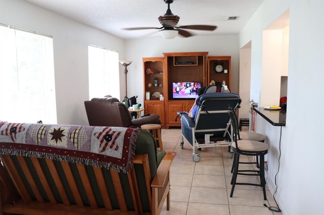 1020 NW 74th Avenue, Margate, FL 33063