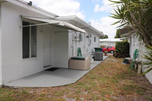 1020 NW 74th Avenue, Margate, FL 33063