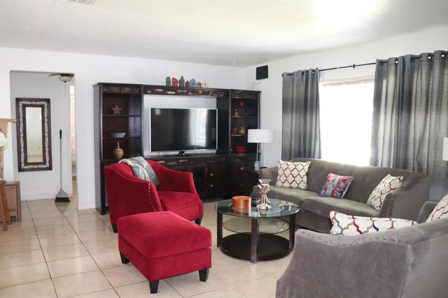 1020 NW 74th Avenue, Margate, FL 33063