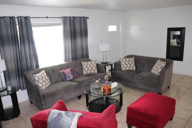 1020 NW 74th Avenue, Margate, FL 33063