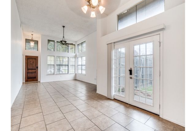 6501 Topaz Drive, Arlington, TX 76001