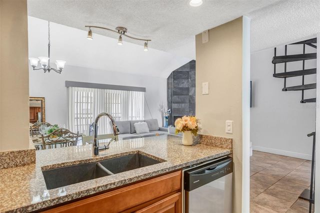 5155 PURITAN CIRCLE 1021, Tampa, FL 33617