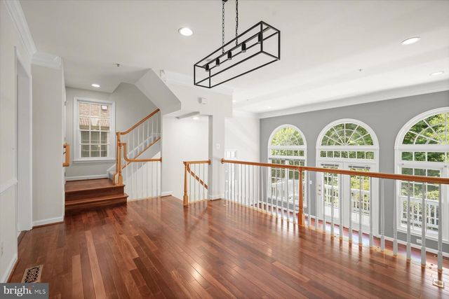 811 OAK KNOLL TER, Rockville, MD 20850