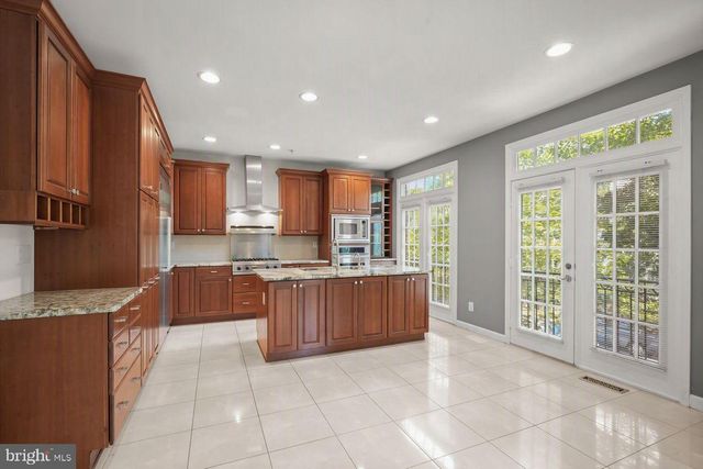811 OAK KNOLL TER, Rockville, MD 20850
