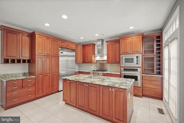 811 OAK KNOLL TER, Rockville, MD 20850