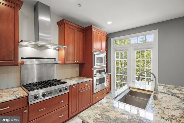811 OAK KNOLL TER, Rockville, MD 20850