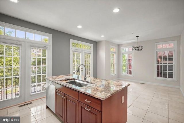 811 OAK KNOLL TER, Rockville, MD 20850