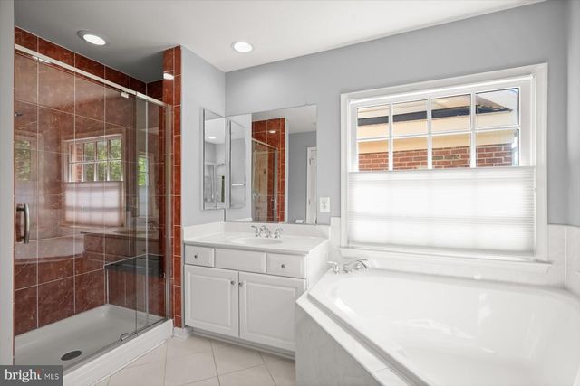 811 OAK KNOLL TER, Rockville, MD 20850