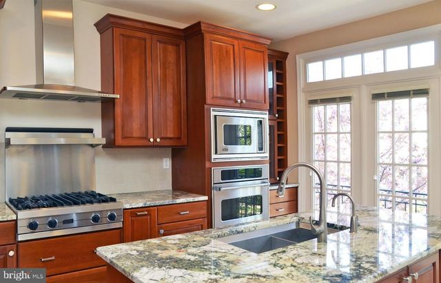 811 OAK KNOLL TER, Rockville, MD 20850