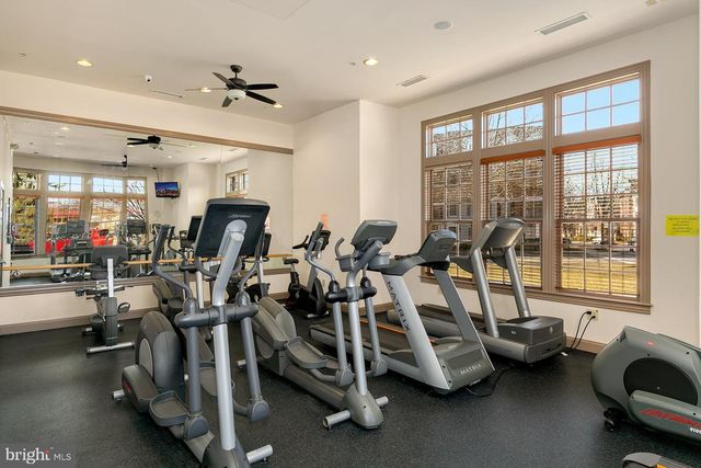 811 OAK KNOLL TER, Rockville, MD 20850