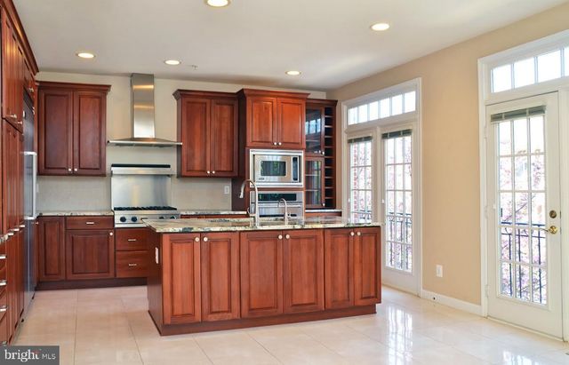 811 OAK KNOLL TER, Rockville, MD 20850