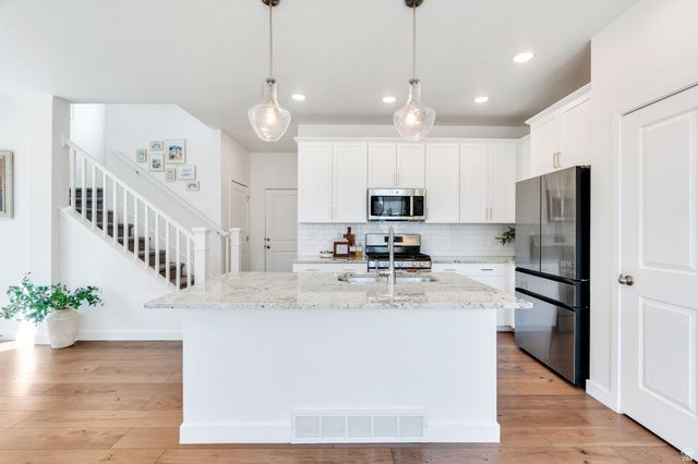 6811 W SKIP ROCK RD, South Jordan, UT 84009