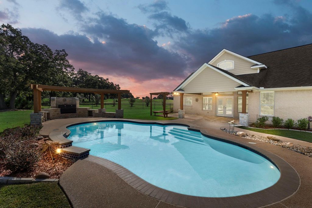 416 Legendary Oaks Boulevard, Hempstead, TX 77445